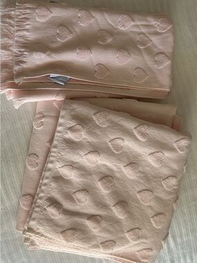 cupcakes & cashmere Blush Pink Heart Jacquard Bath Towels